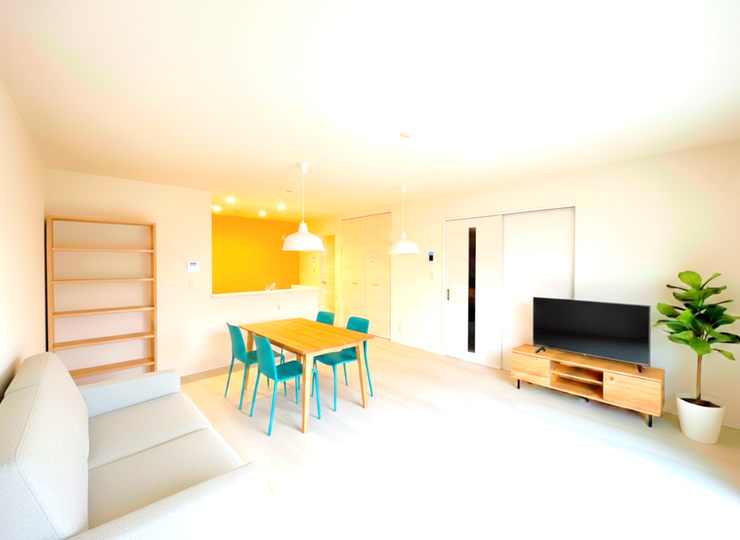 ※本画像はAIによるCGで作成されており、家具や家電はイメージです。
16帖のLDKは室温の調整がしやすく、電気代の節約にも電気代や光熱費の節約にもつながります♪