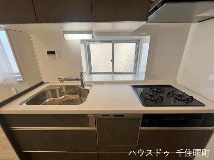 作業スペースが広く料理がしやすい、使い勝手の良いキッチンです。