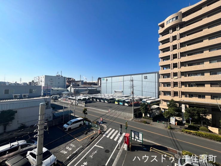 開放感のある眺望が広がり、日々の暮らしに心地よいゆとりを感じられます。