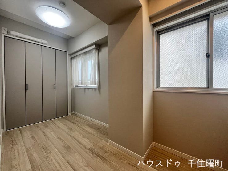 使い勝手の良い洋室で、寝室やワークスペースとしても活用できます。