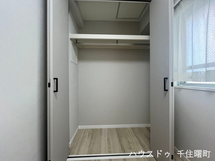 各部屋に収納があり、荷物をすっきり片付けられます。