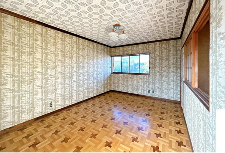 【リフォーム中】2階東側6帖洋室の写真です。