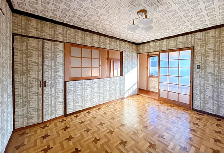 【リフォーム中】2階東側6帖洋室の別角度の写真です。