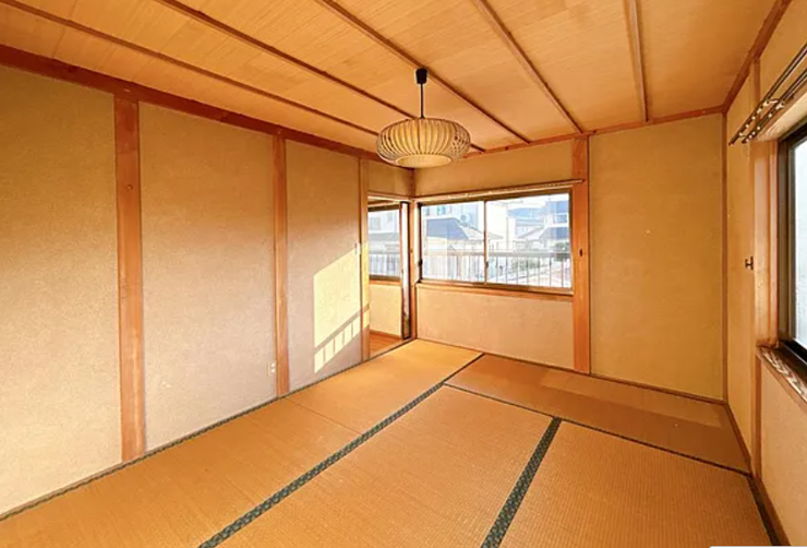 【リフォーム中】2階西側6帖洋室の写真です。