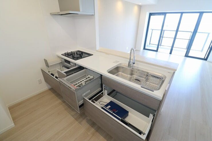 機能美と収納力を兼ね備えたシステムキッチン