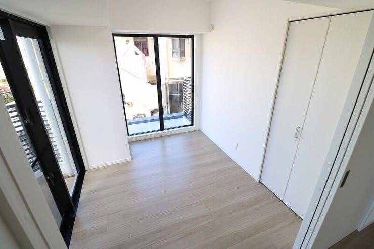 (4.5帖)2面採光の明るい洋室