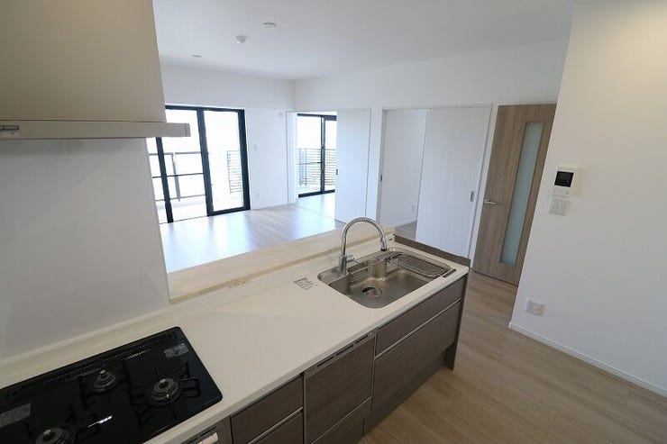 映画もホームパーティーも叶う、18帖リビング