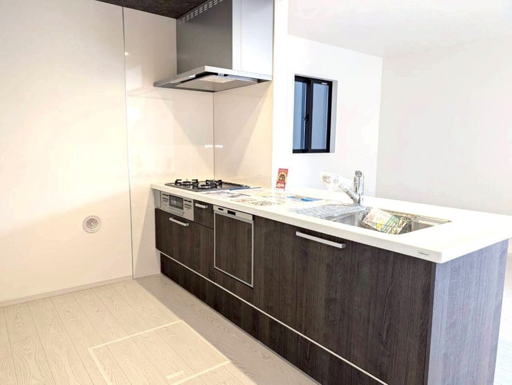 対面式のシステムキッチンは、ご家族の様子を見ながらお料理をすることができ、自然と家族間のコミュニケーションも深まります♪