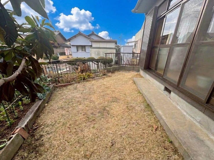 ◇庭◇
ゆとりあるお庭があります。お子様の遊び場として、BBQや家庭菜園などもお楽しみいただけます。