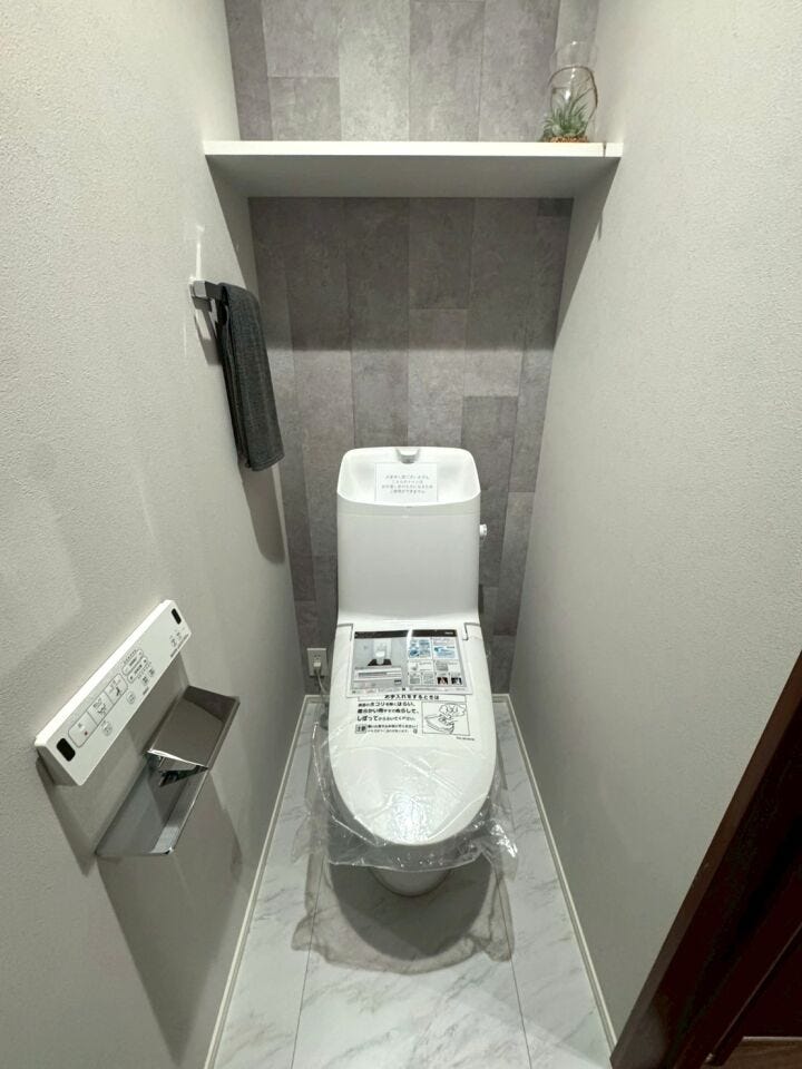 WC 白を基調とした、クリーンで開放的なトイレ