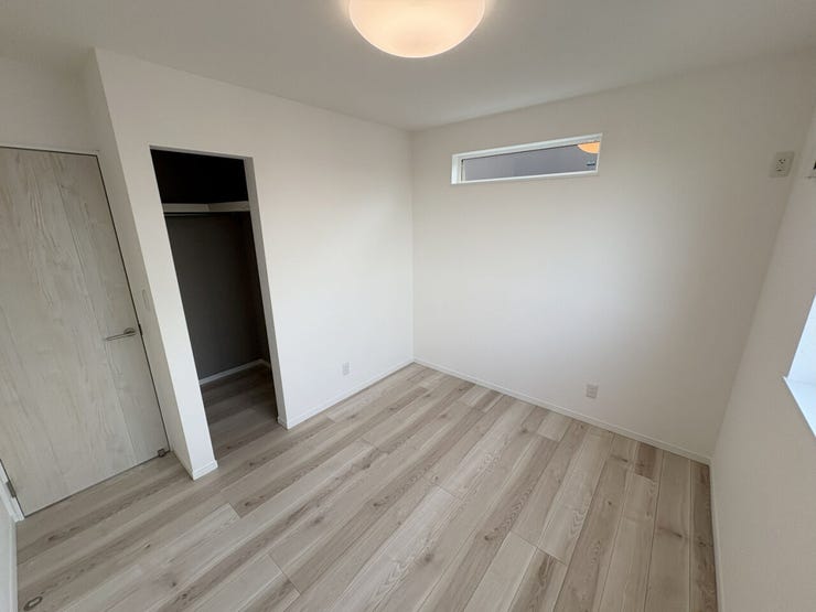 室内(2025年10月)撮影
◎現地案内予約受付中!◎
掃き出し窓がないため、家具の配置がしやすいです!