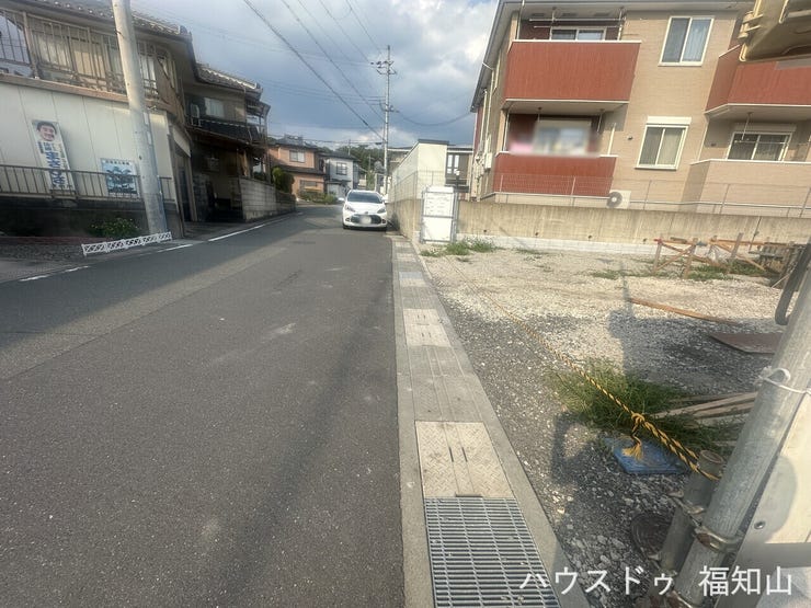 前面道路は約6.0mございます。