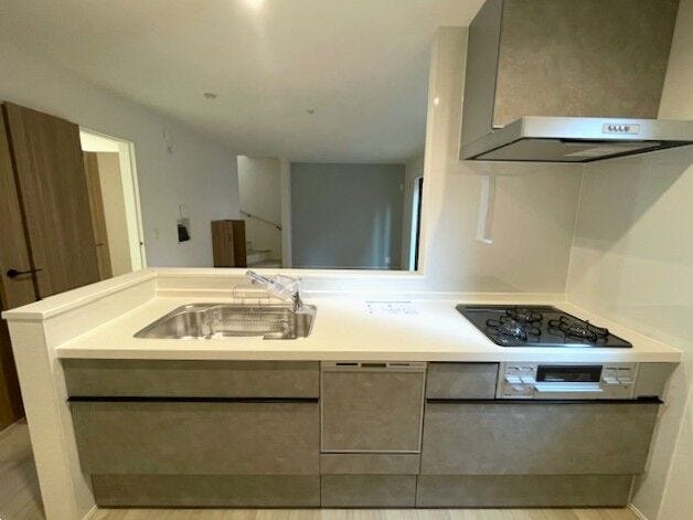 家族の顔を見ながらお料理ができる対面キッチン♪
会話がはずみ、笑顔があふれる空間です。