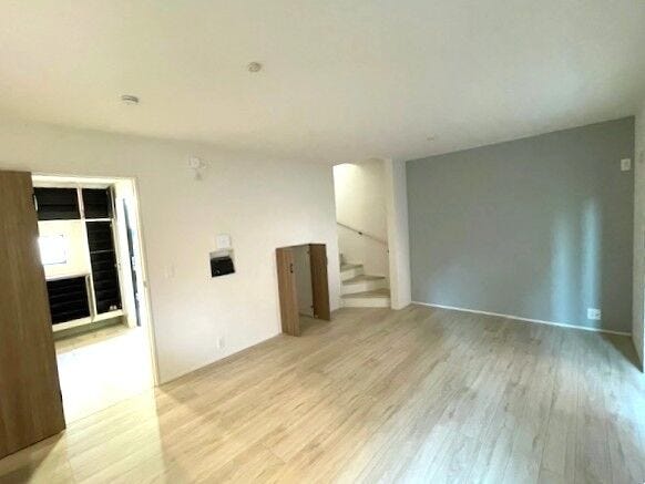 リビングの一角にアクセントクロスがあり、
さわやかで優しい雰囲気と、清潔感をプラス☆