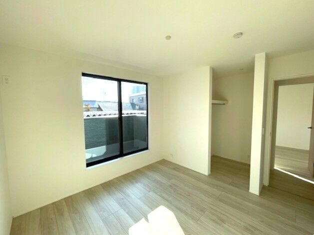 2階 洋室(6.3帖)からは、バルコニーへ出入りできます。