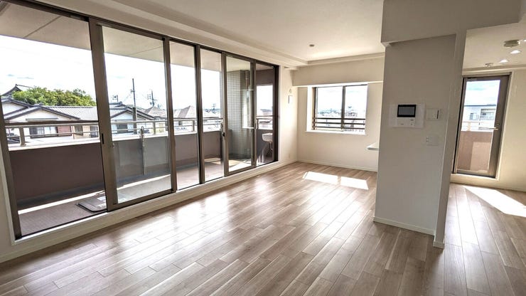 リビング:陽当たり良好、開放感あります!