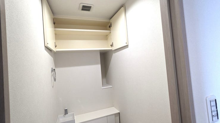 トイレにも収納あり
