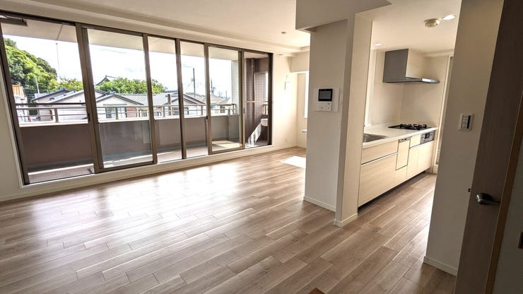 リビング:約18.3帖