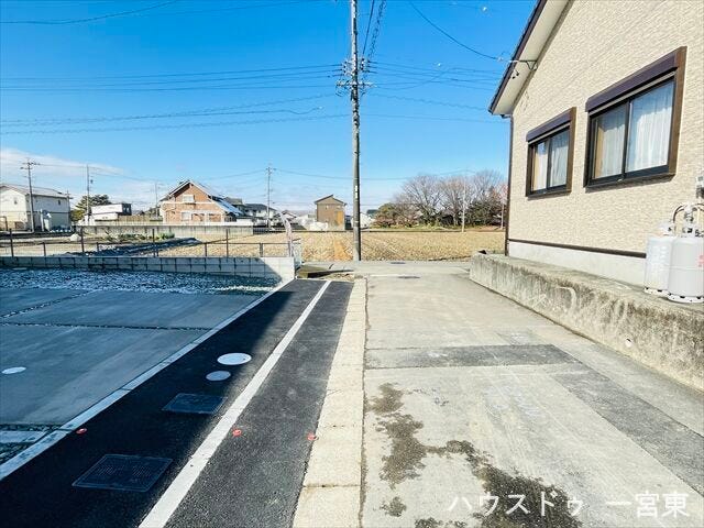 ≪北側西向き 幅約3.0m≫
セットバックをしたので、道路の幅が広がり見通しも良くなりました。安全性も高くなりますね。