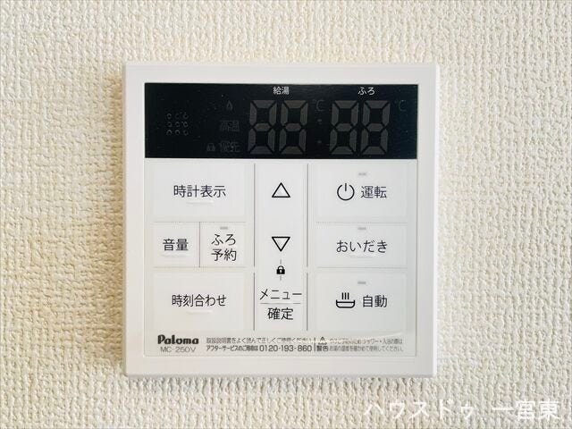 ≪給湯パネル≫音声ガイドや予約機能など、便利な機能が充実した給湯パネル。お風呂をいつも快適な温度に保ち、心地よさを提供します。