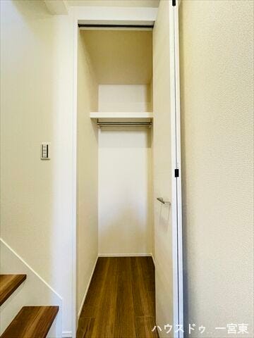 ≪1階廊下≫家族共通で使えるの廊下収納。家じゅうスッキリと整理できます