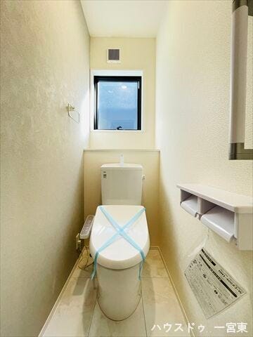 ≪2階トイレ≫シンプルなトイレは、お好みに合わせた空間づくりが楽しめます。