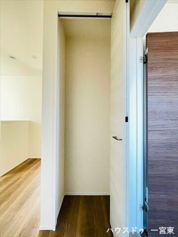 ≪2階廊下≫生活に関する日用品を収納できます。スペースを有効活用し、居住空間を広々と使えます。