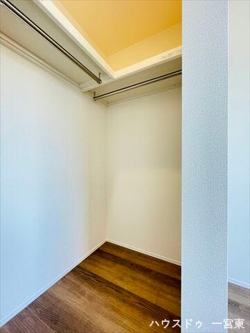 ≪2階北側5帖≫洋室の広さを最大限に活かす、たっぷりの収納空間です。衣類から趣味の道具まで整理できます。