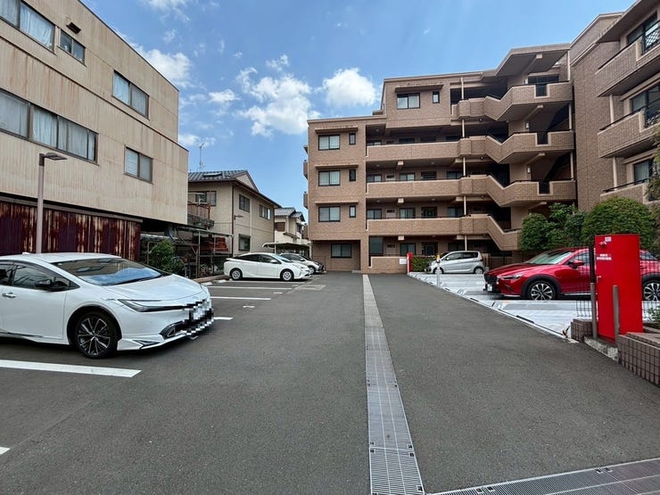 敷地内に平面駐車場完備!