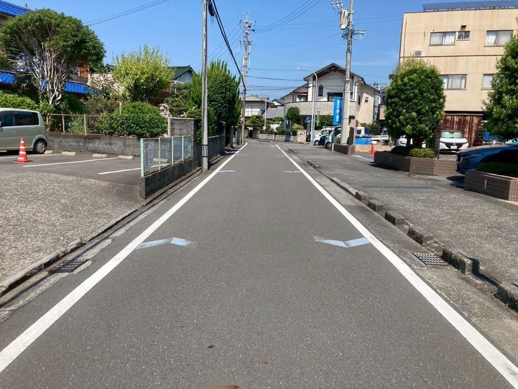 前面道路!