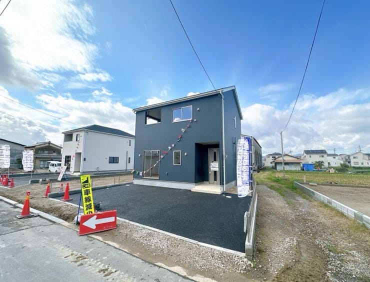 あたたかな陽が差し込む日当り良好の立地です。