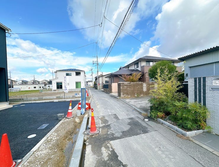 静かで落ち着いた閑静な住宅地です。
子育て世代の生活環境としても最適です◎