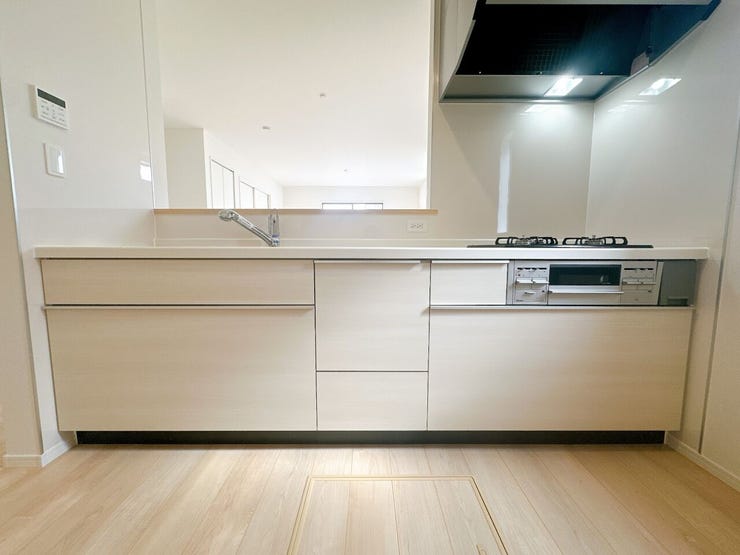 カウンターキッチンなので、お料理をしながらリビングを見渡すことができます◎