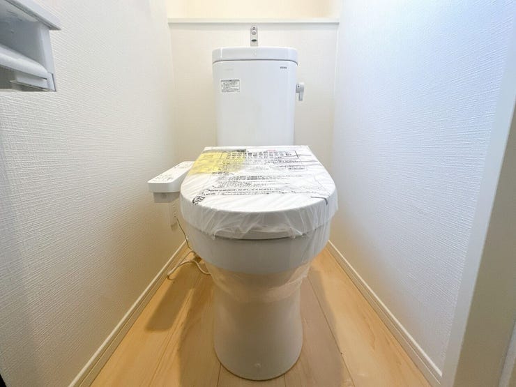 2階にもトイレがありますので、朝の込み合う時間帯でもスムーズに使用できます。