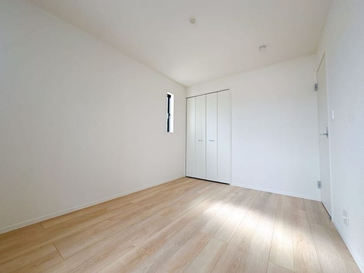 白を基調にした内装でインテリアが引き立ちます◎