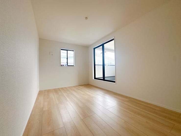 どんな家具にもフィットする床材カラーのお部屋です。