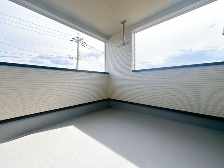 インナーバルコニーは雨の日の洗濯物も安心です。