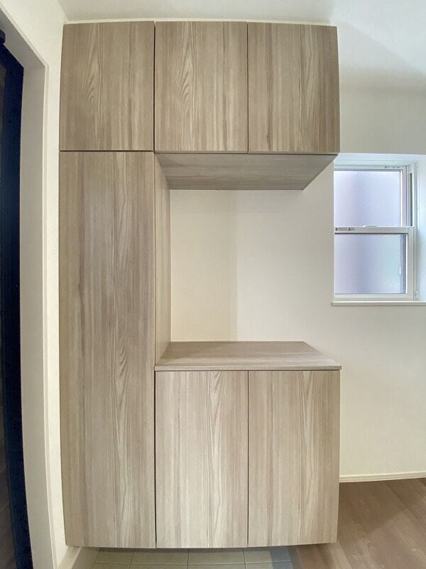 収納力に優れたシューズボックスには、季節のお花や思い出の写真を飾ることができるスペース付き♪