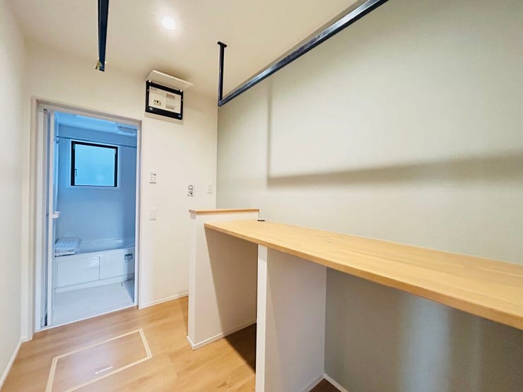 ◇広々と洗濯物が畳める空間♪