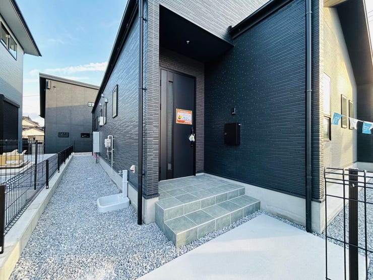 ◇外観から見たお洒落な玄関♪