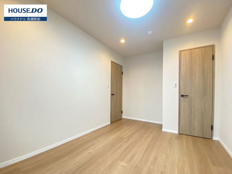 心も身体もやすらげる洋室。好きなことに没頭できる趣味の部屋としても