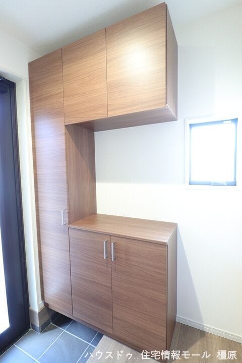 40足程度入り、散らかりがちな場所の整理に役立ちます。