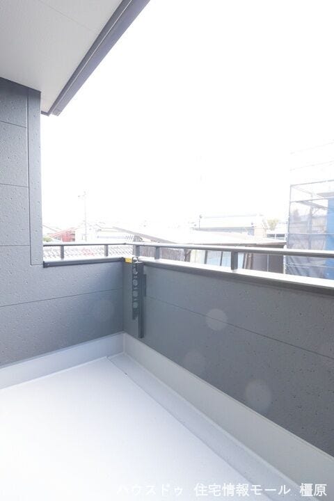 屋根があり突然の雨でもお洗濯物を濡らす心配はありません。