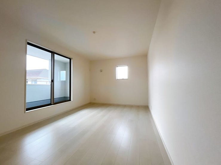 白を基調にした内装でインテリアが引き立ちます◎