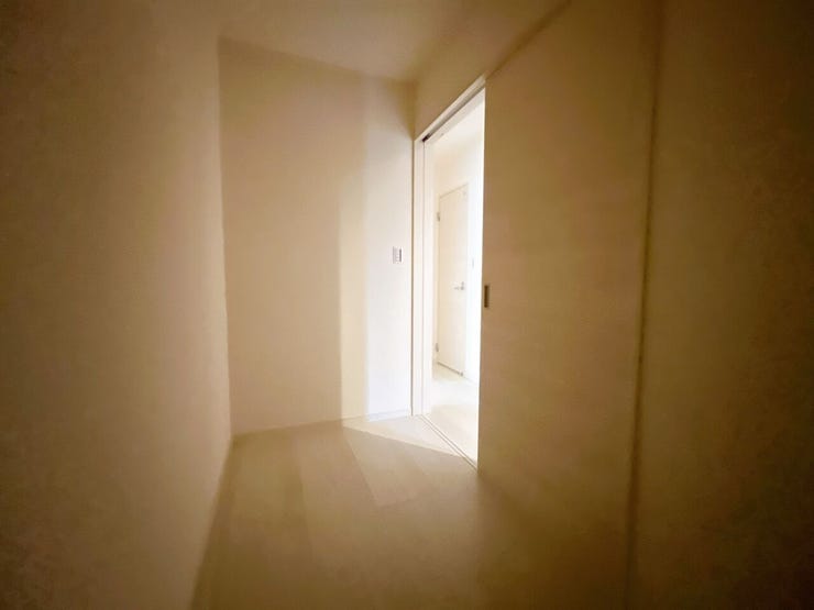 小物から大きな荷物まで収納ができ、お部屋を広く使って頂けます◎