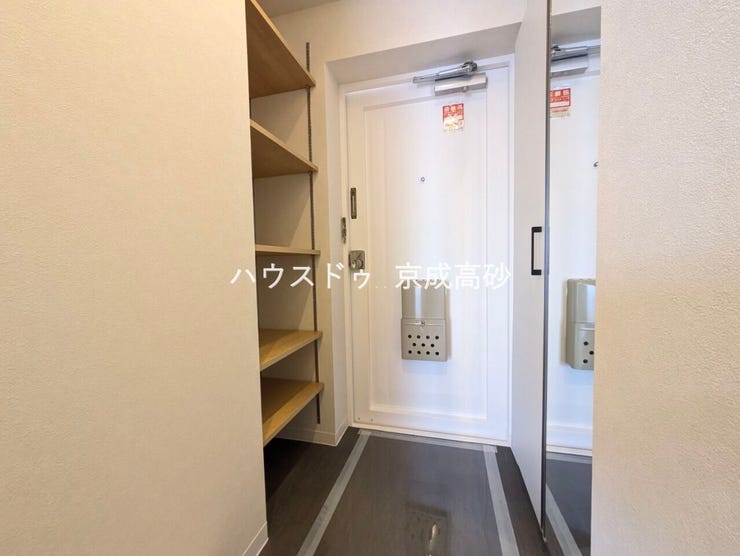 お家に出会う人々を出迎える玄関だからこそ、広々清潔感あふれる空間にしたいですね!