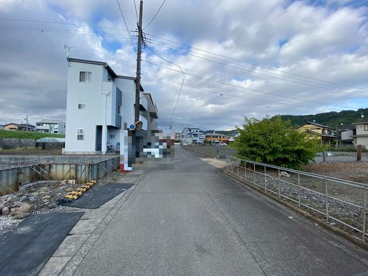 交通量の少ない道路
道路幅にもゆとりがございます!