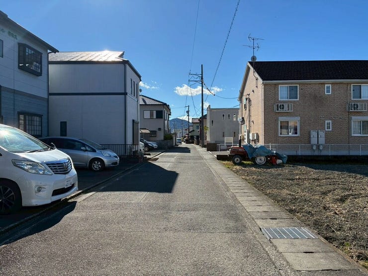 交通量の少ない道路
道路幅にもゆとりがございます!