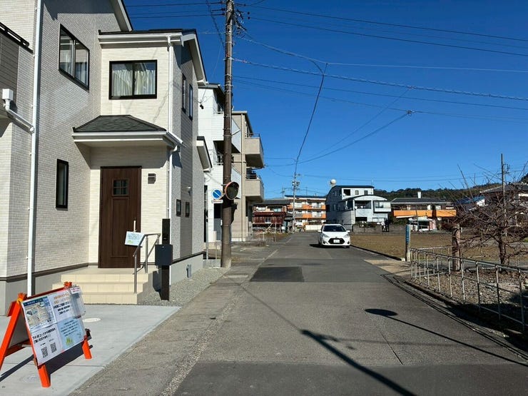 交通量の少ない道路
道路幅にもゆとりがございます!