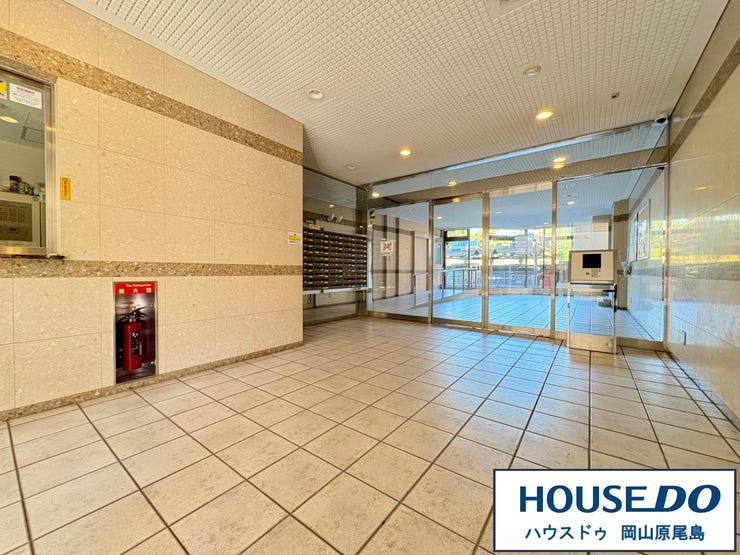 エントランス部分は安心のオートロック仕様、宅配BOXも完備しています!